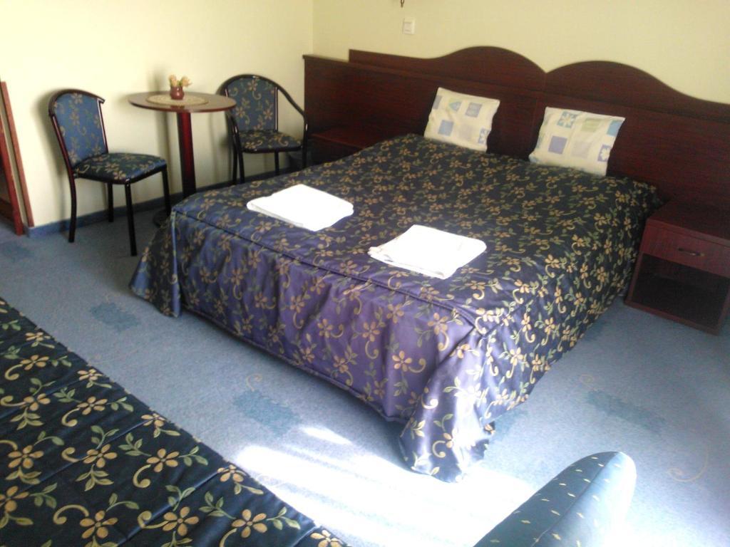 Kolibri Hotel Miskolc Quarto foto